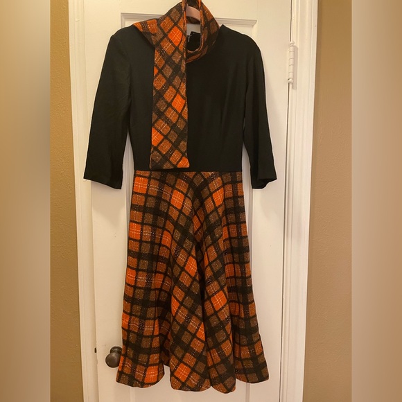 Genuine Vintage Plaid Pin Up Girl Dress / Vintage Size 14 / Modern Size M / 🖤🧡 - Picture 3 of 10